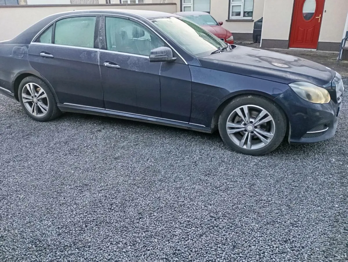 Mercedes e 220 161 read ad - Image 2