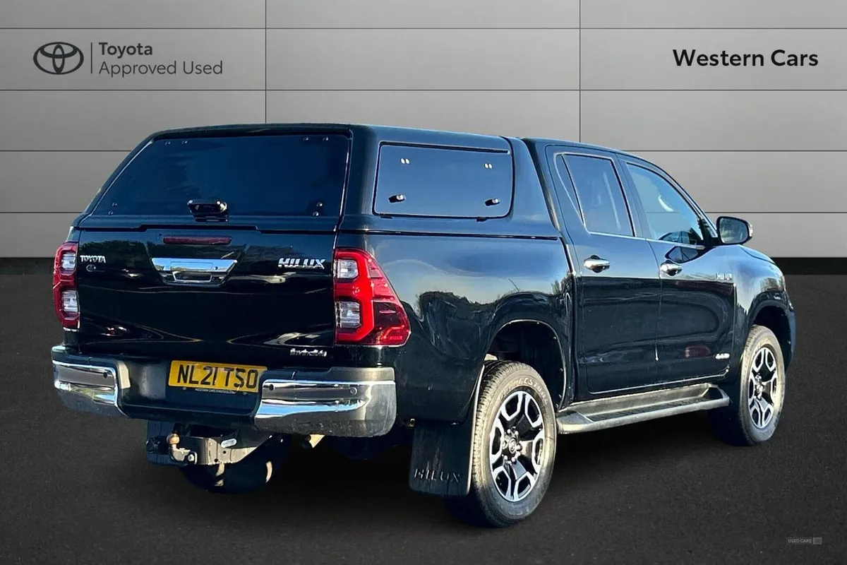 Toyota Hilux 2.8 D-4D Invincible Auto 4WD Euro 6 ( - Image 2