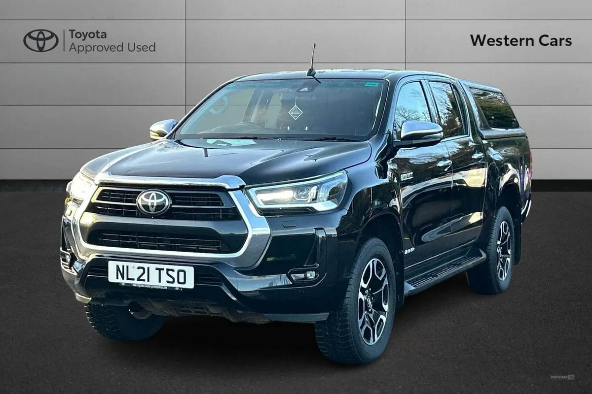 Toyota Hilux 2.8 D-4D Invincible Auto 4WD Euro 6 ( - Image 3