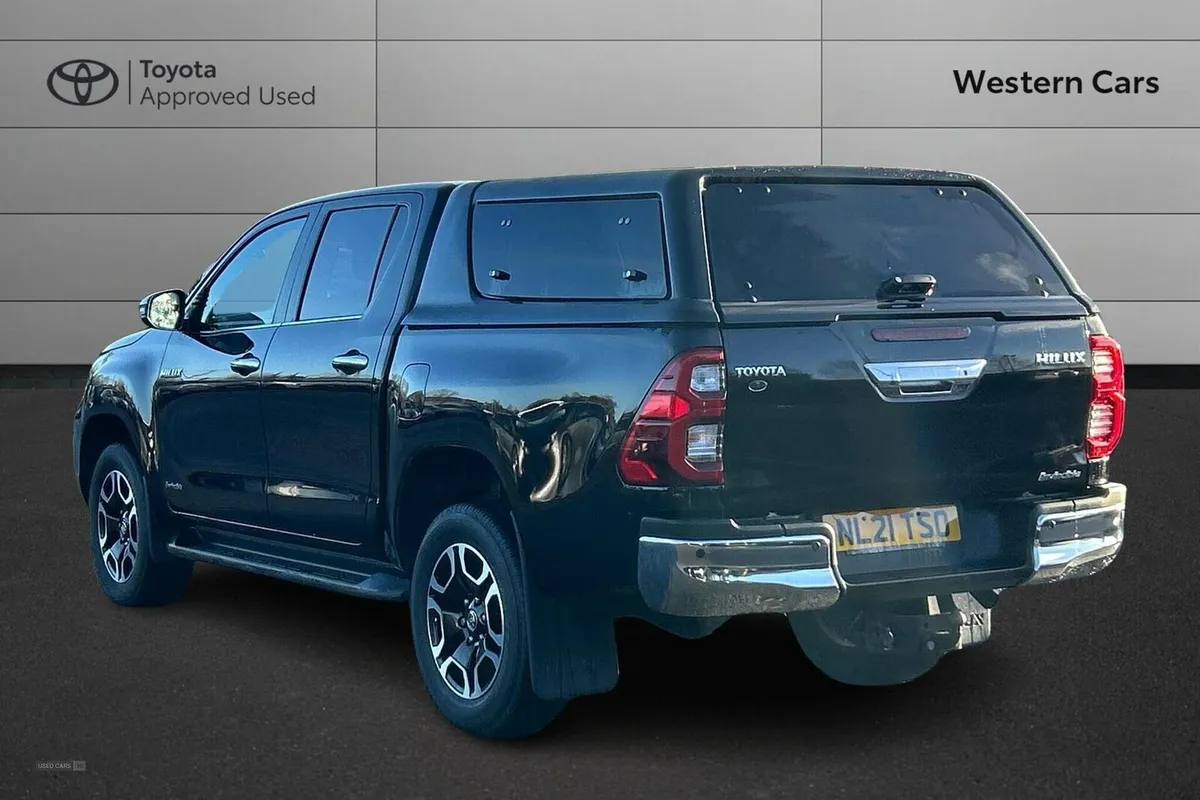 Toyota Hilux 2.8 D-4D Invincible Auto 4WD Euro 6 ( - Image 4