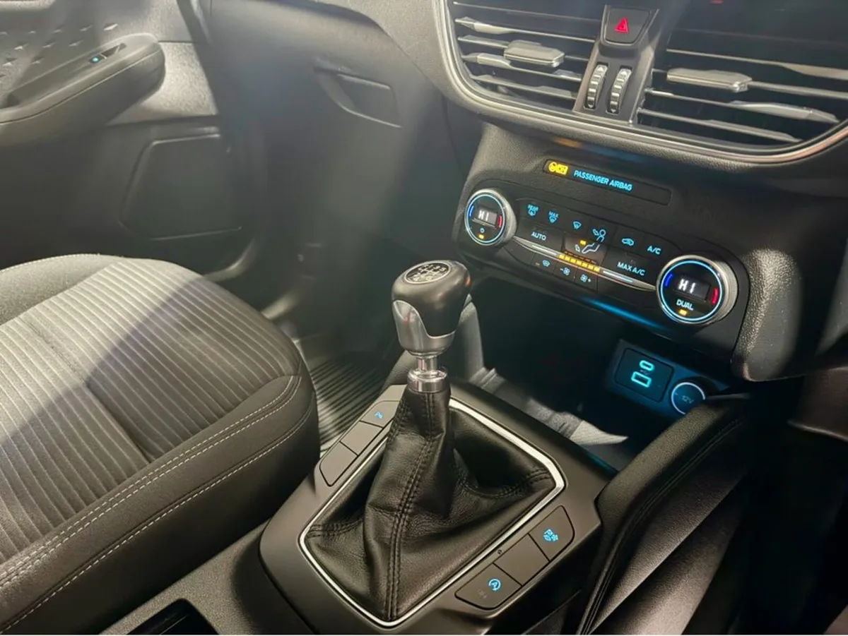 Ford Kuga TITANIUM 5DR 1.5 TD 120 S6.2 M6 F - Image 4