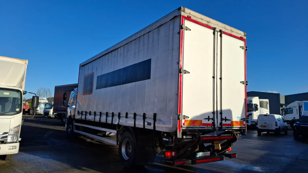 2012 Daf CF220 , Sleeper cab Curtain Sider 18 Ton - Image 4