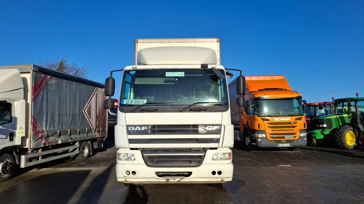 2012 Daf CF220 , Sleeper cab Curtain Sider 18 Ton - Image 2