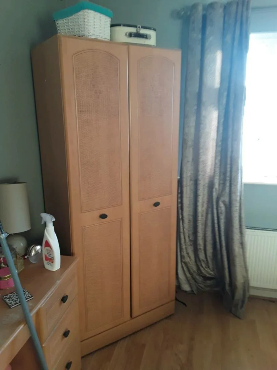 Wardrobe  80e chest of drawers 50e - Image 1