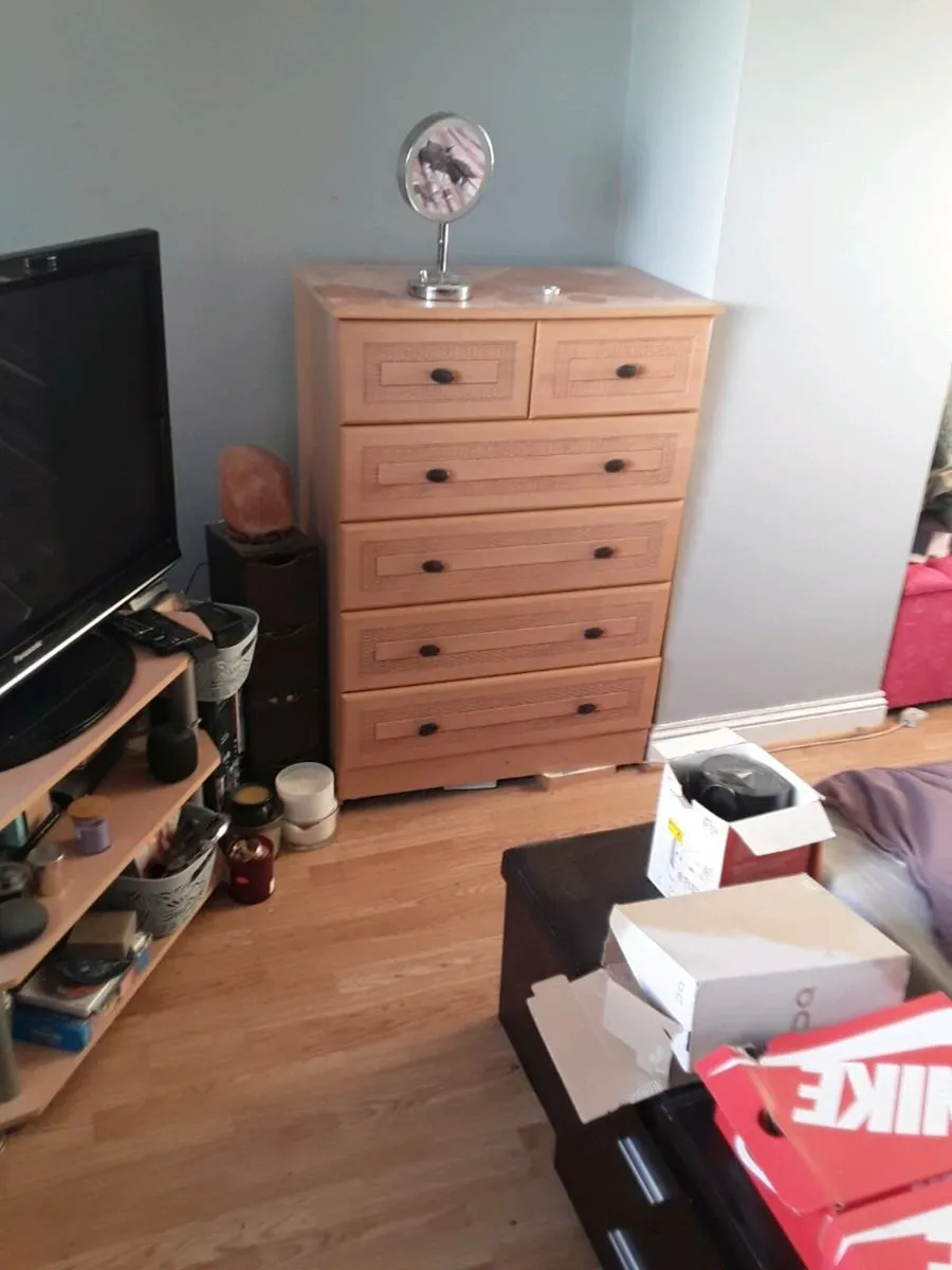 Wardrobe  80e chest of drawers 50e - Image 2