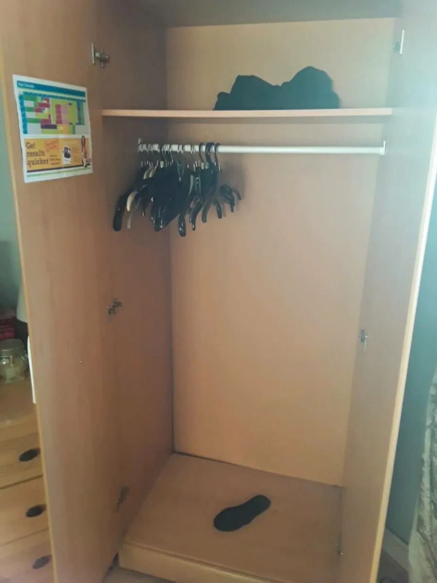 Wardrobe  80e chest of drawers 50e - Image 3