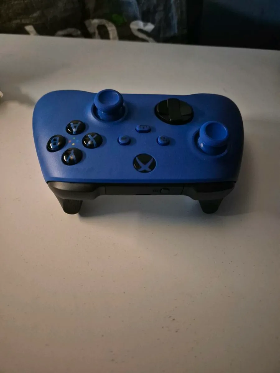 Xbox Wireless Controller – Shock Blue - Image 2