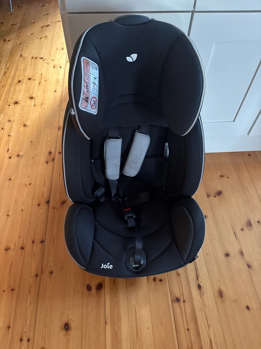 Child’s car seat - Image 1