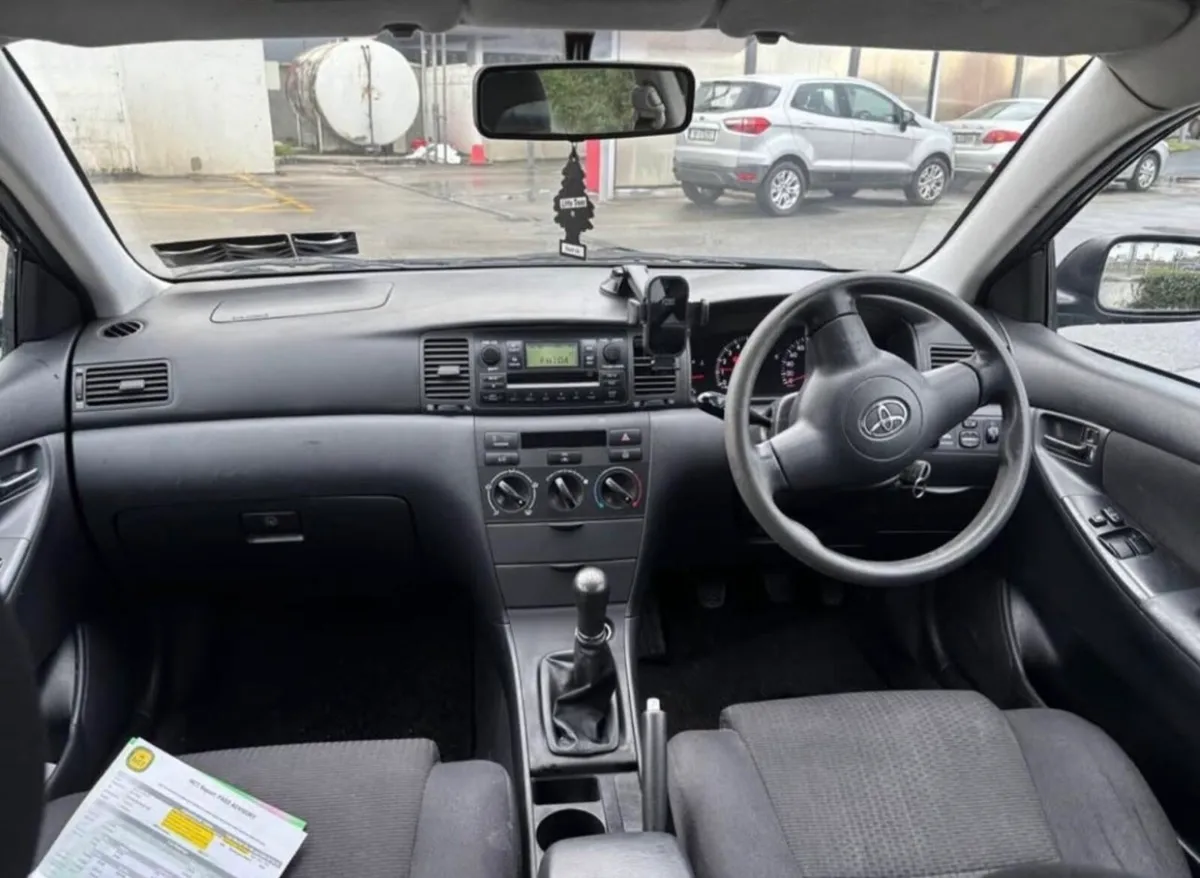 Toyota Corolla 2005 Model Manual - Image 2