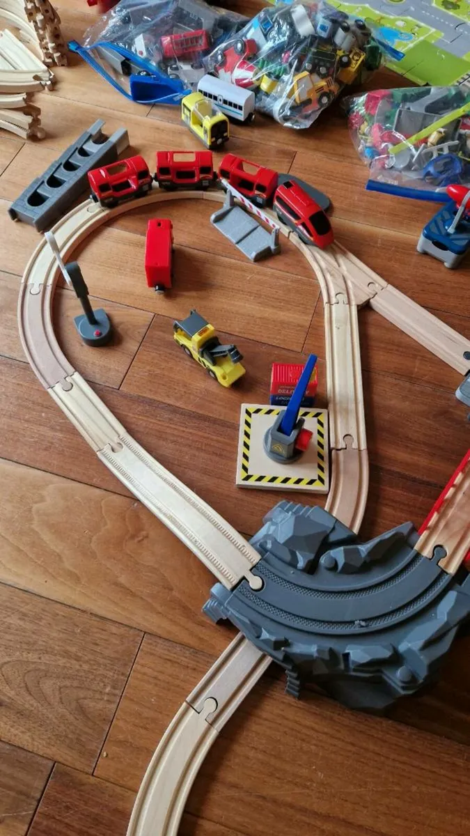 Wooden train track set - Image 2