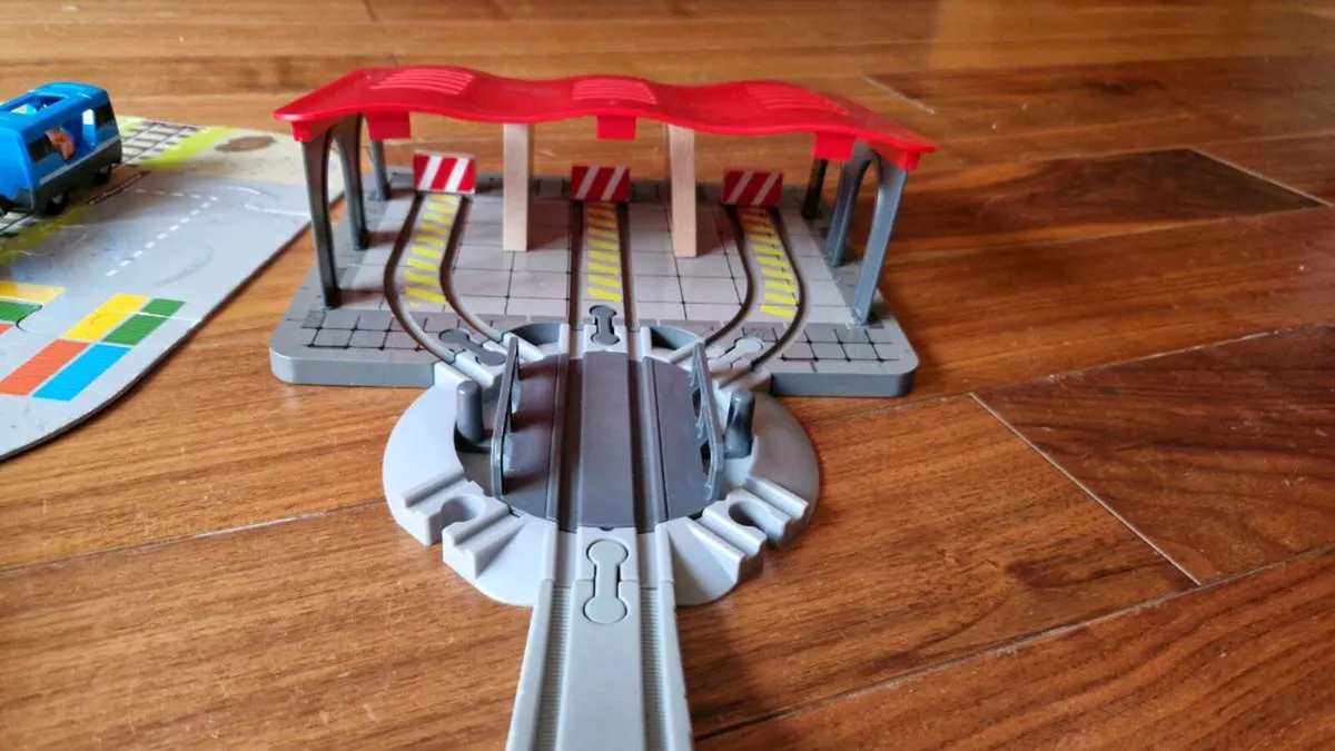 Wooden train track set - Image 3