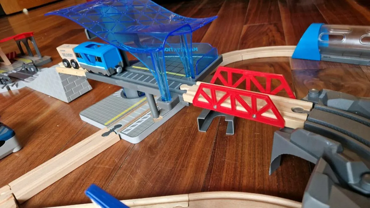 Wooden train track set - Image 4