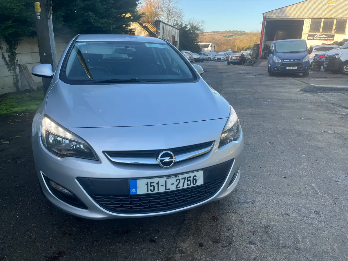 Opel Astra 2015 - Image 1