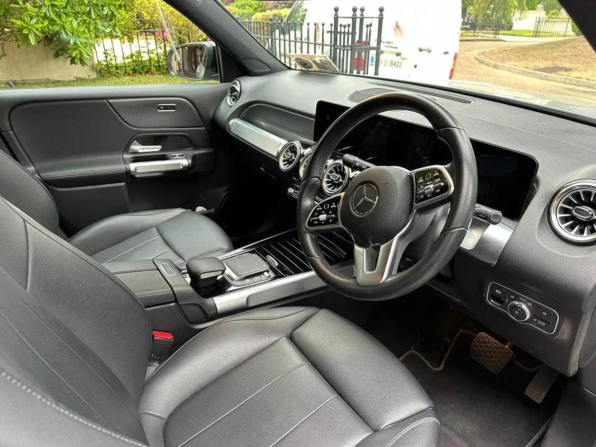 Mercedes EQB 300 4Matic - Image 2