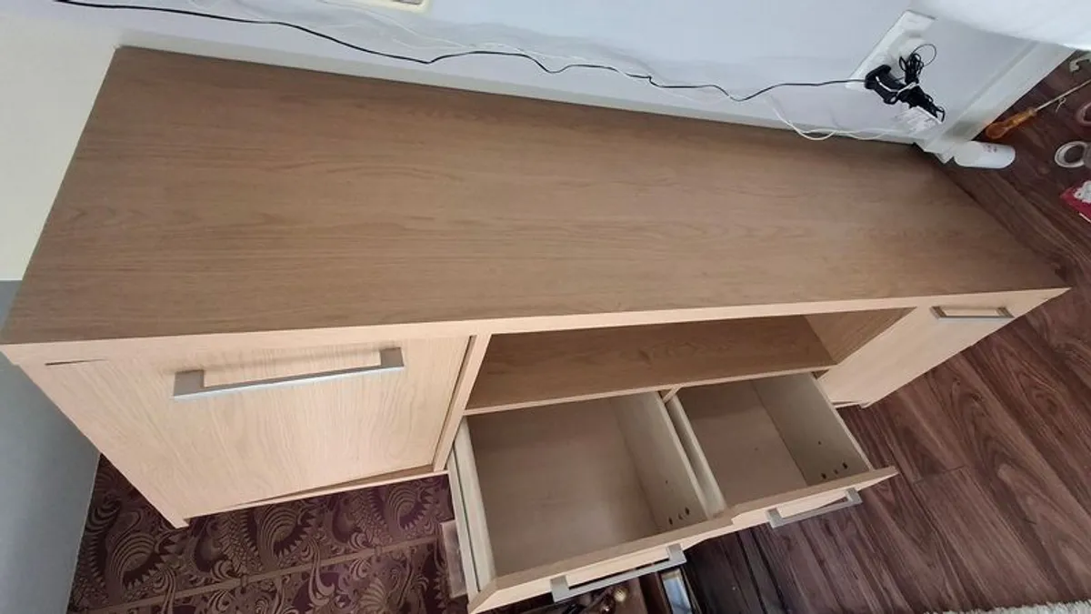 TV cabinet unit - light oak veneer - Image 1