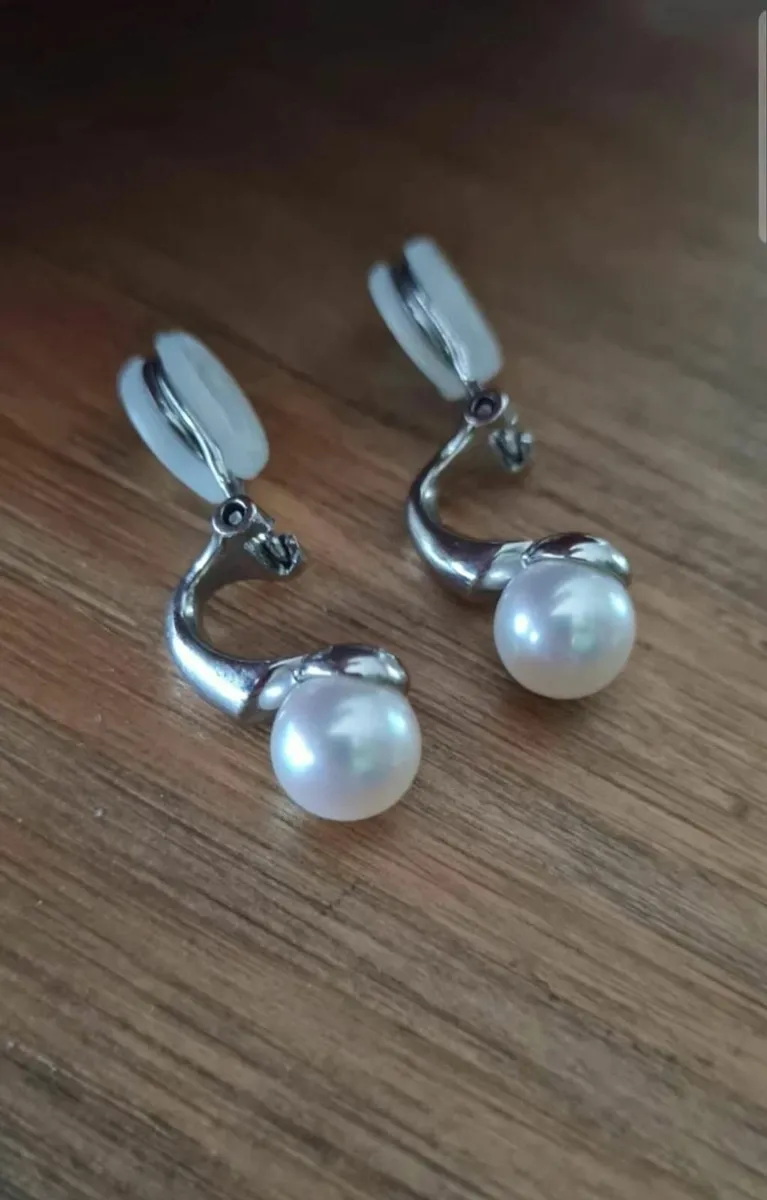 Branded Japanese Platinum Akoya Pearl Earrings - Image 4