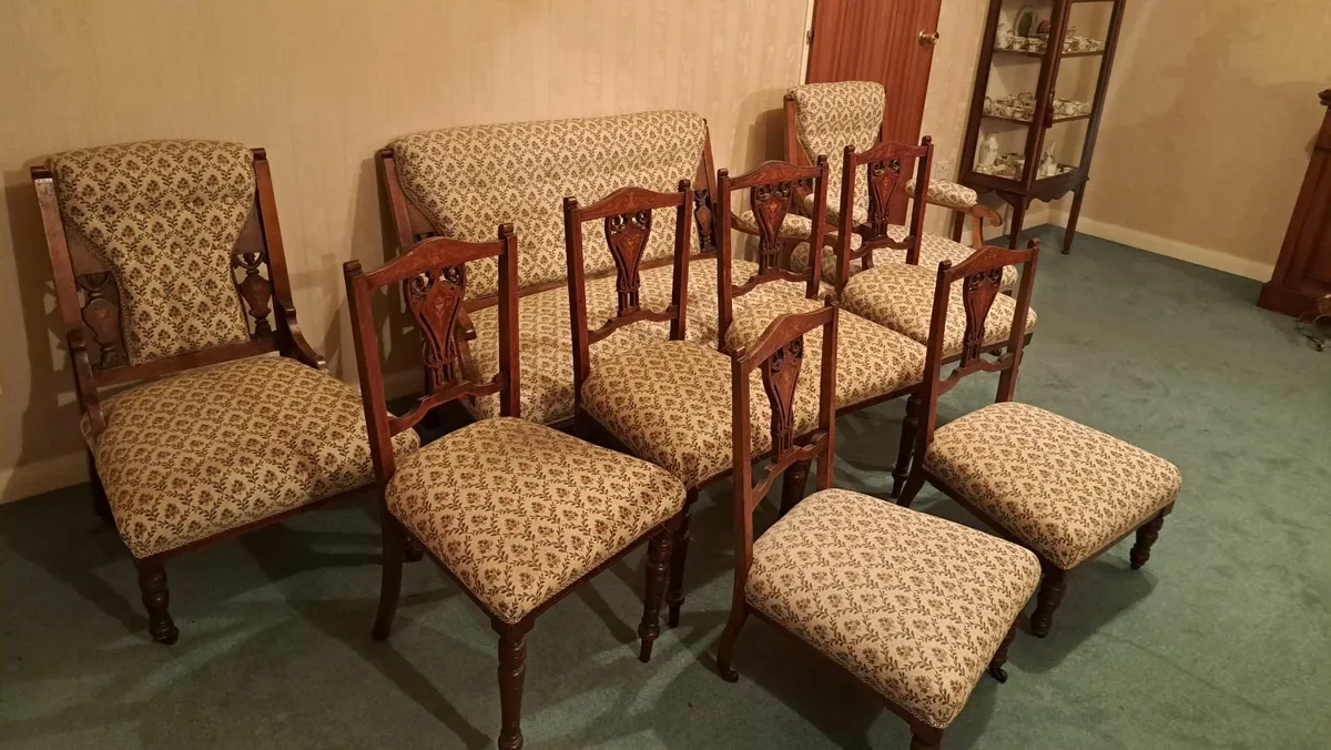 Antique 9 piece living room suite - Image 1