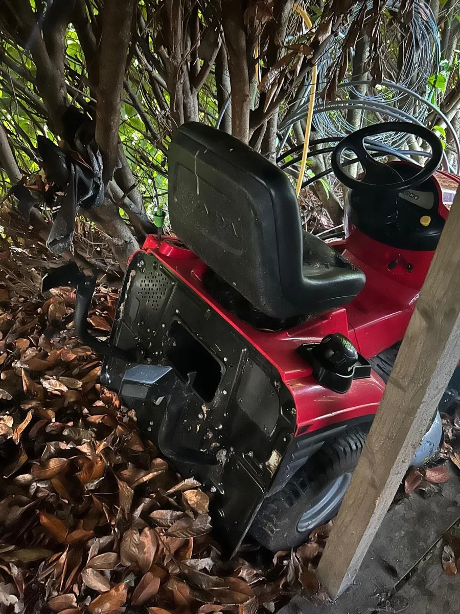 Ride one lawnmower - Image 2