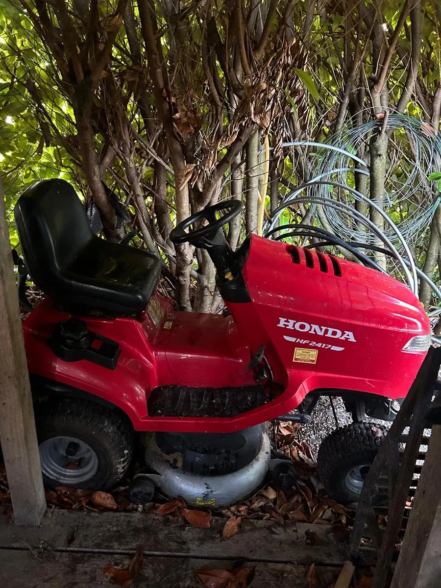 Ride one lawnmower - Image 3