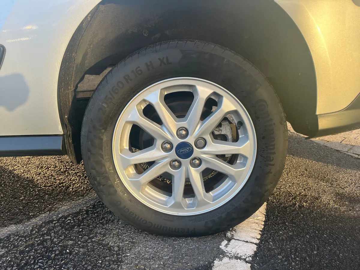 Ford Tourneo Connect 2022 Taxi Spec WAV - Image 4