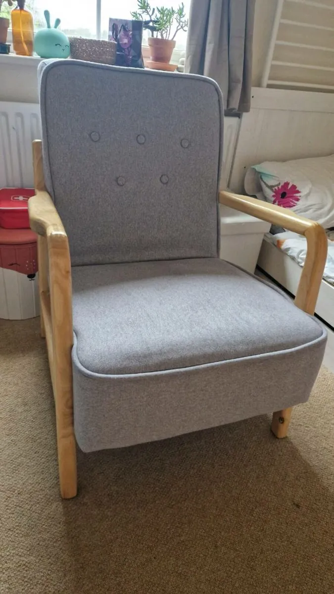 Grey chair - Image 1