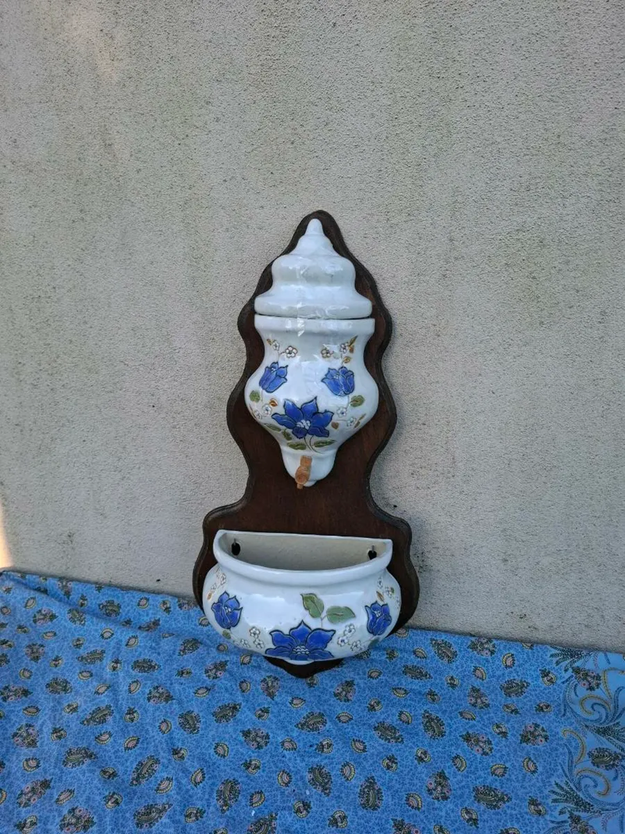 Ceramic wall fountain postage possible