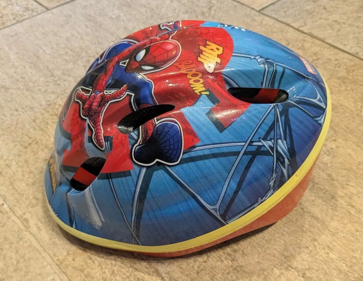 Kids spiderman bike and helmet - Image 4