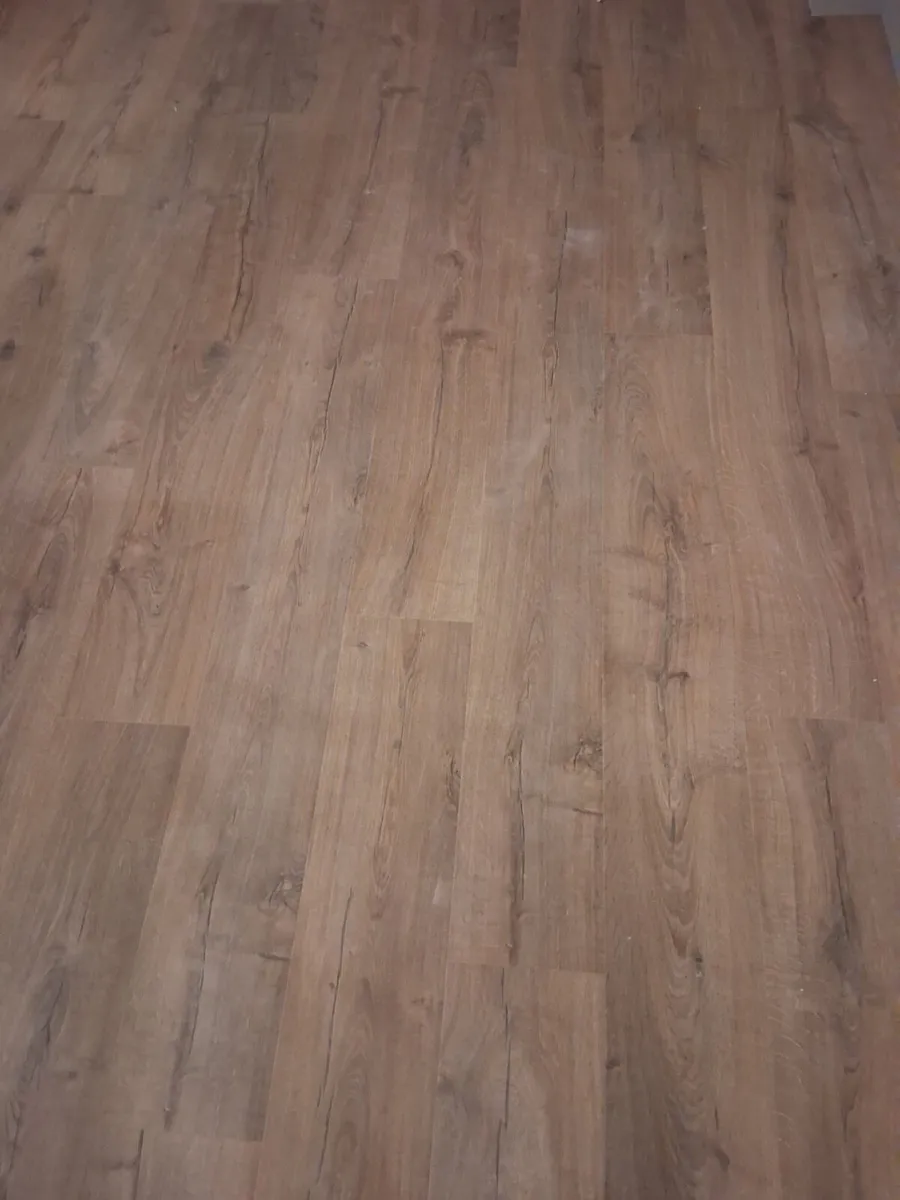 15.5 square meters of 8mm  oak laminate floor - Image 2