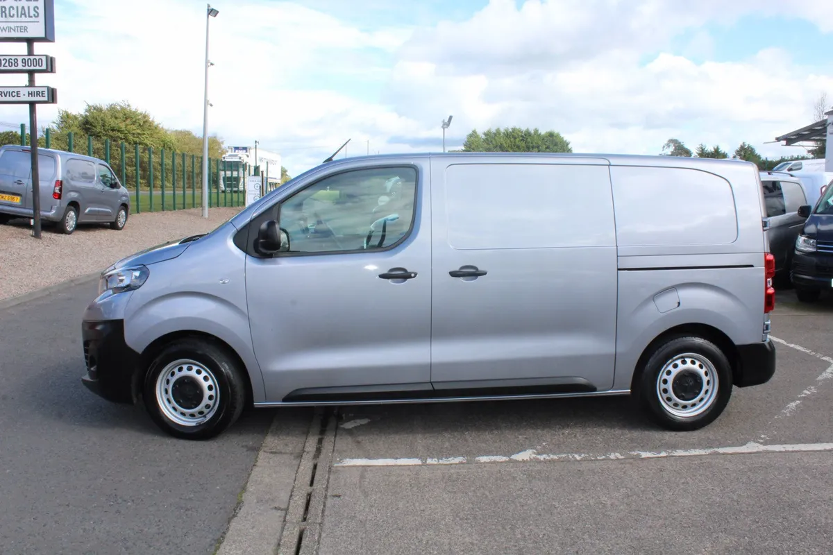 2022 Peugeot Expert Professional L1 Premium - Image 4