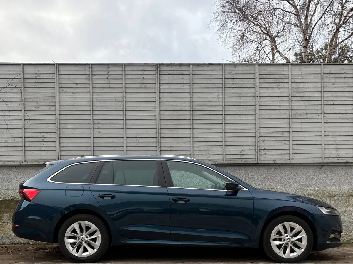 Skoda Octavia 2022 SE L TECHNOLOGY PHEV / DSG AUTO - Image 2