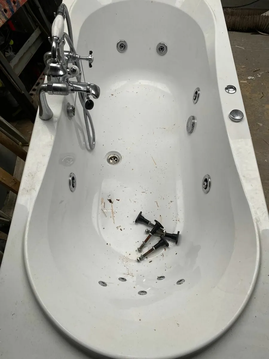 Jacuzzi bath 72 x 32 inches