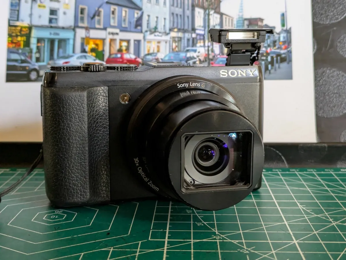 Sony HX50V 20MP digital compact camera WiFi 30x - Image 1