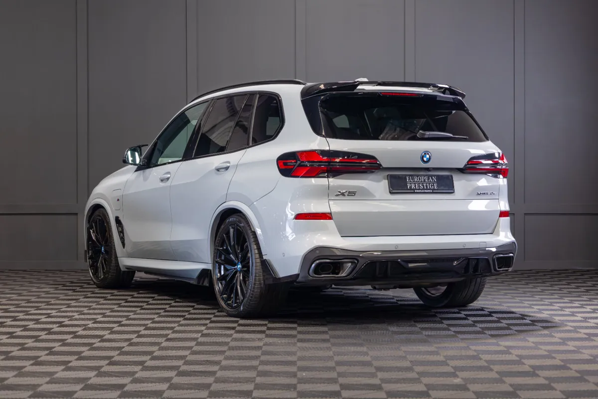 2025 BMW X5 X-Drive 50e M-Sport - Image 4
