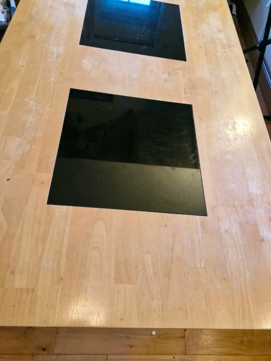 Free kitchen table - Image 1