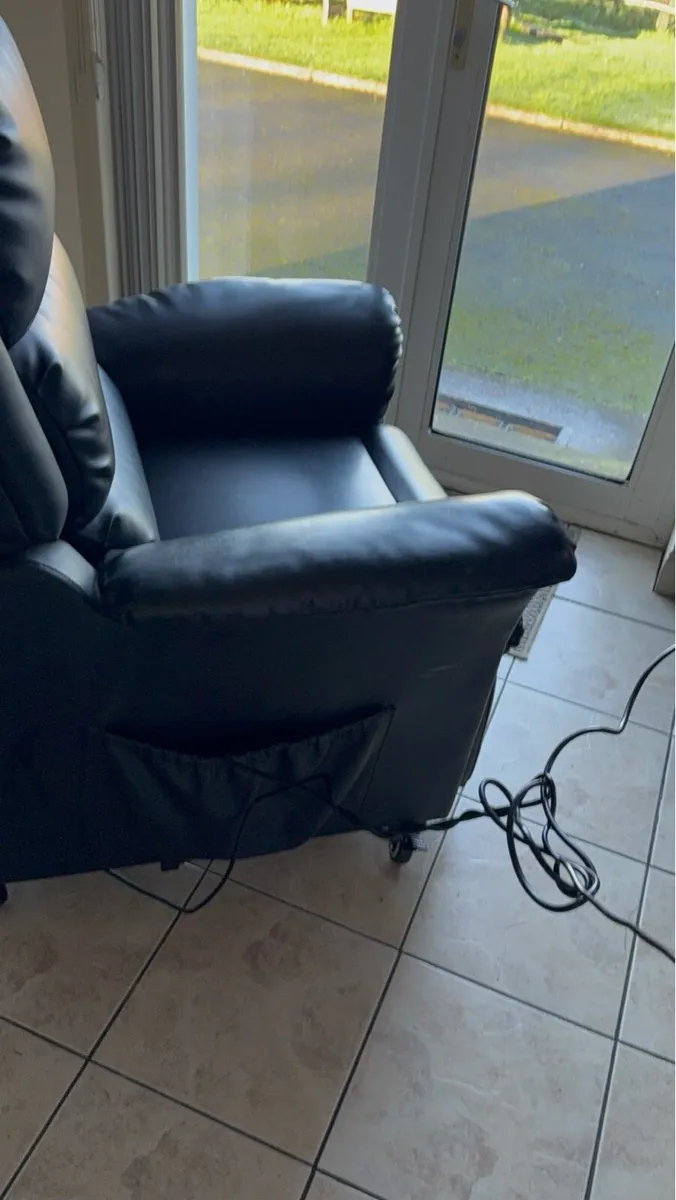 Orthopaedic reclining electric chair - Image 1