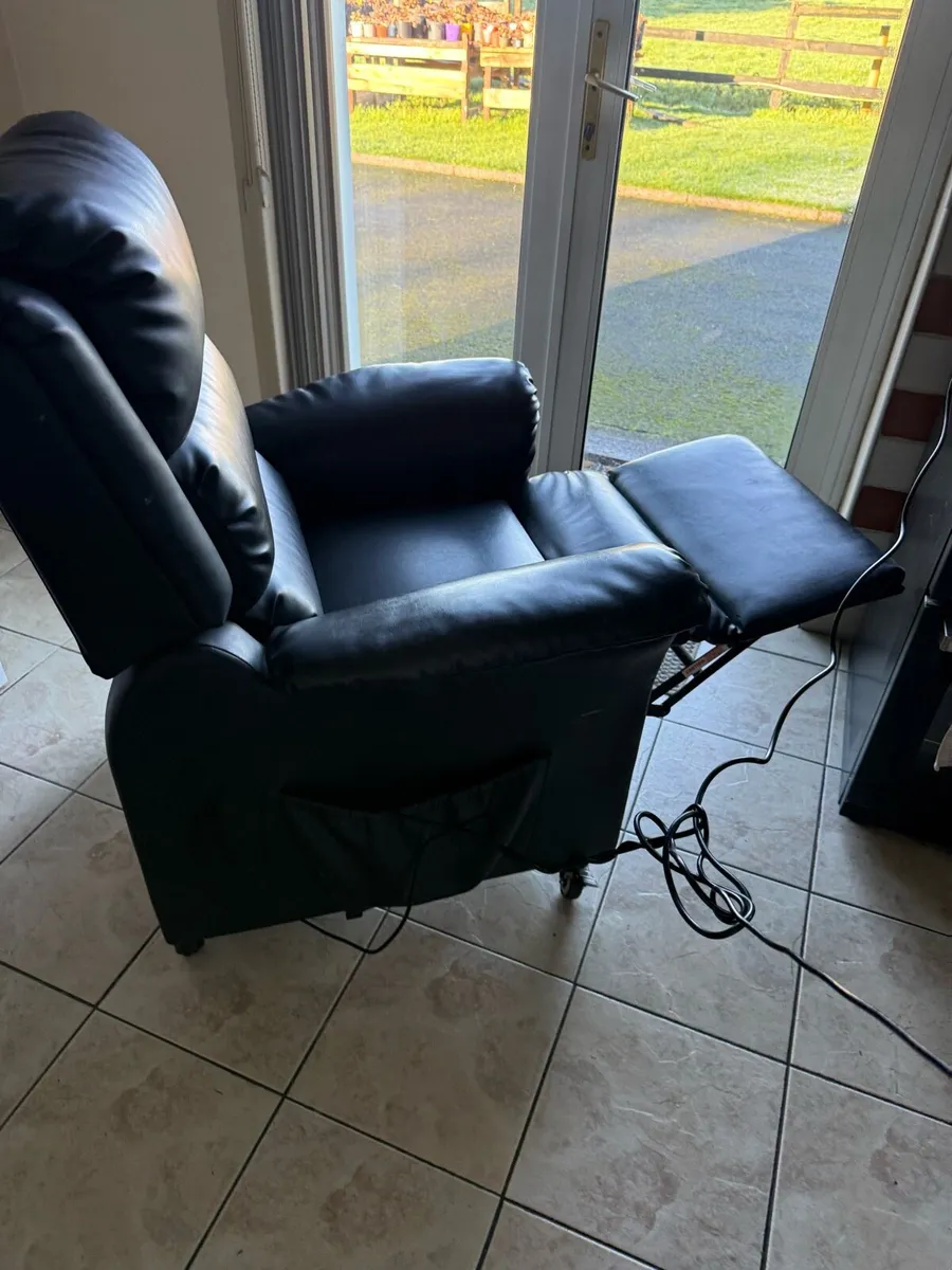 Orthopaedic reclining electric chair - Image 3