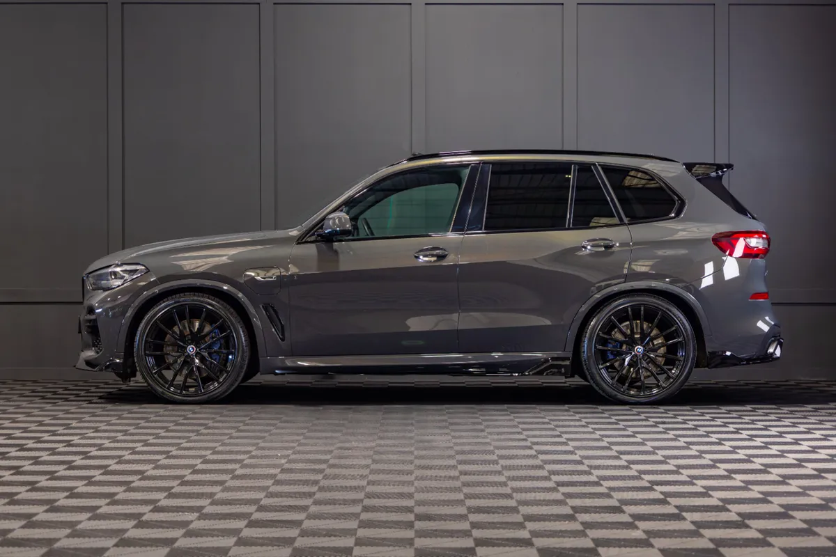 222 BMW X5 X-Drive 45e M-Sport - Image 3