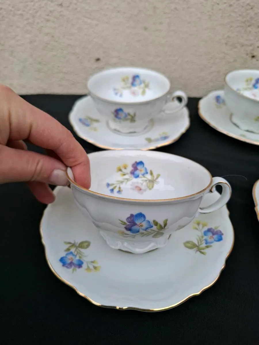 6 blue floral vintage tea cups postage possible - Image 1