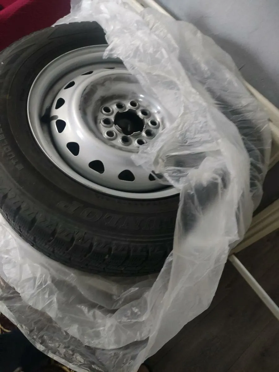 4 Nearly brand new tyres - Image 3