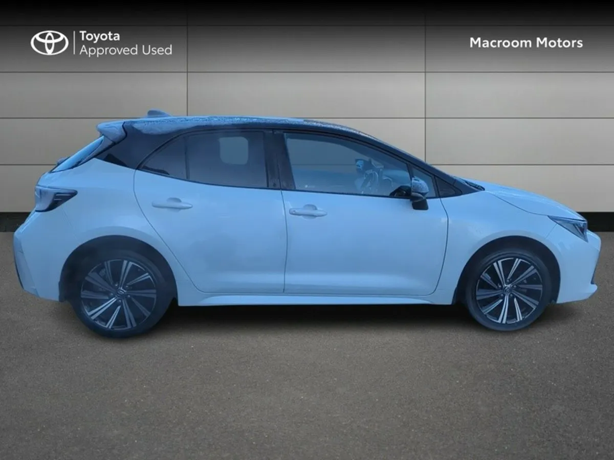 Toyota Corolla LUNA SPORT HB 4DR AUTO HYBRID - Image 3