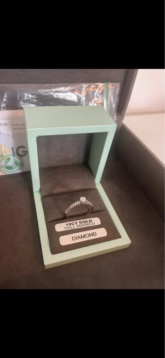 Engagement Ring never taken from box - Image 2