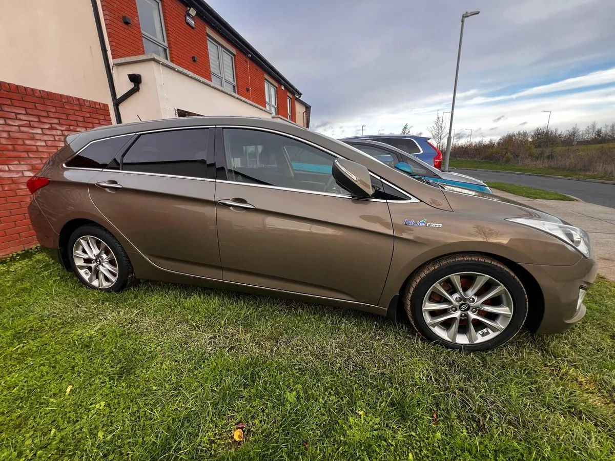 Hyundai i40 estate, New Nct & Low miles - Image 3