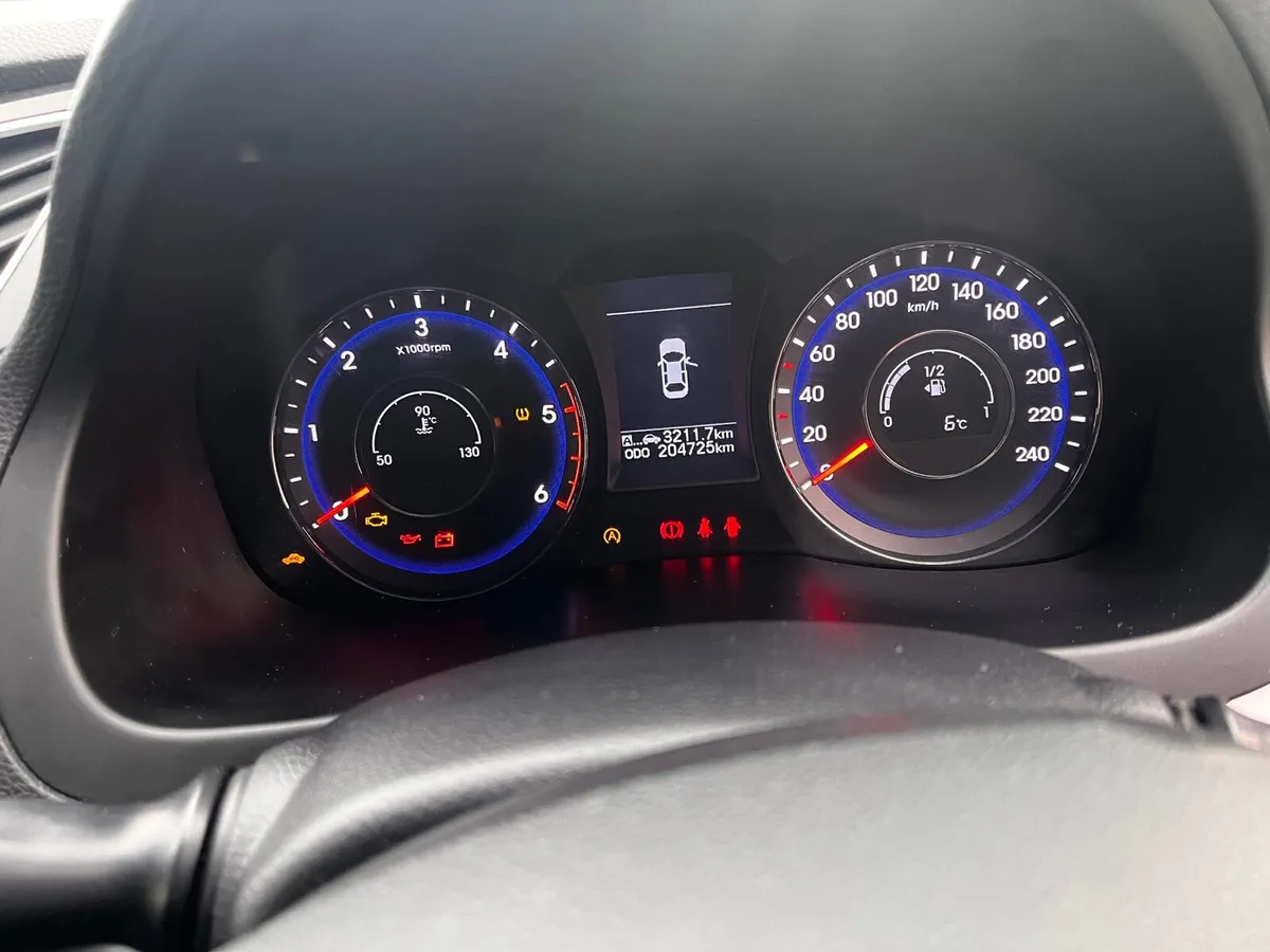 Hyundai i40 estate, New Nct & Low miles - Image 4