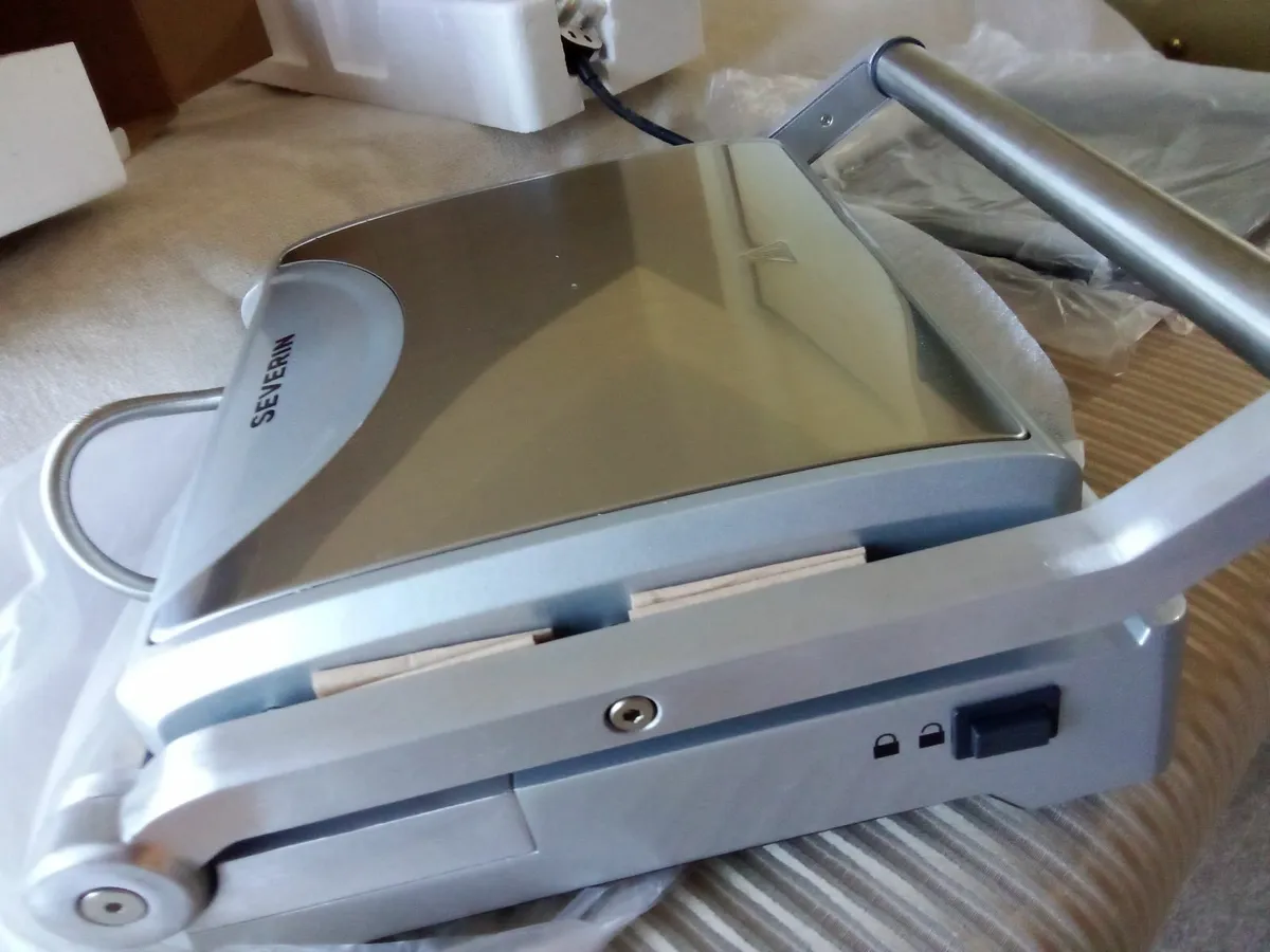 Electric grill, brand new and boxed - Image 3