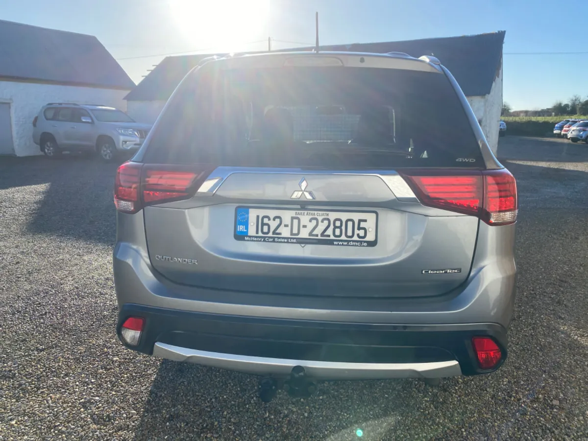Mitsubishi Outlander 2016 / 4WD - Finance Arranged - Image 4