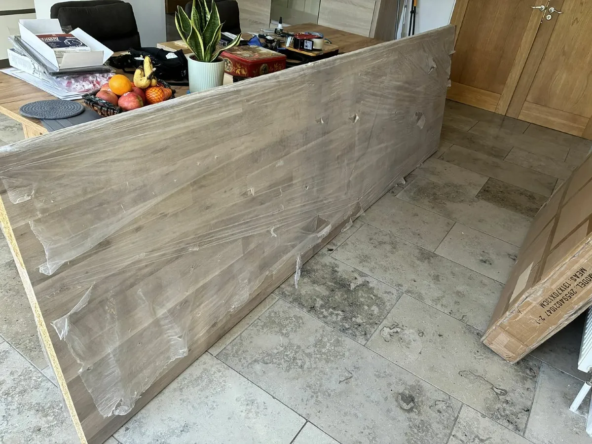 3000mm x 900mm x 40mm (10' x 3') Countertop - Image 1