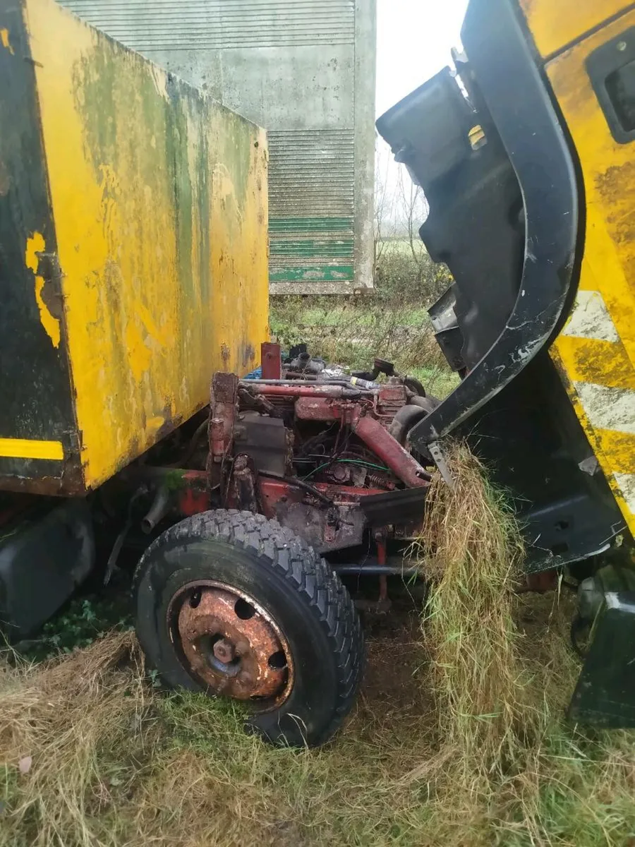 IVECO 6 cylinder engine and gearbox. - Image 3