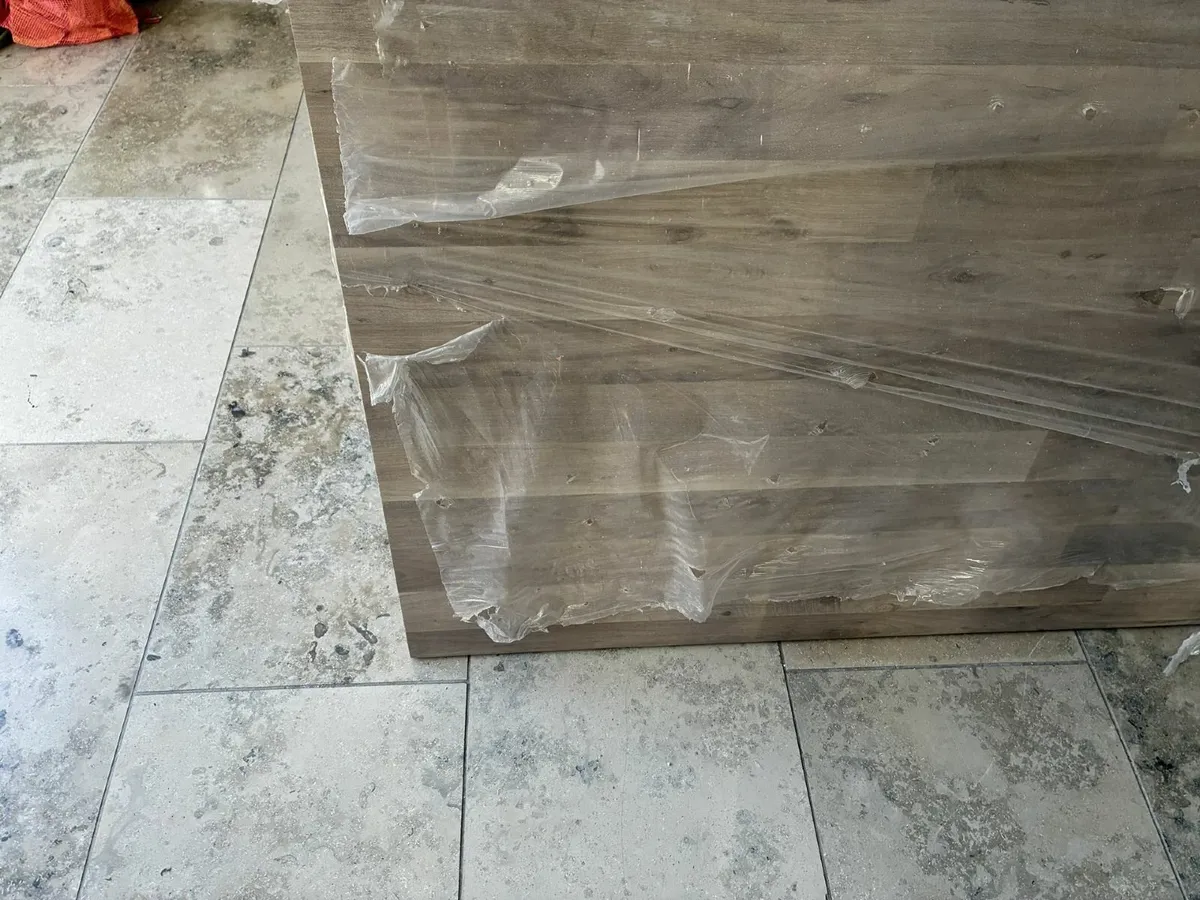 3000mm x 900mm x 40mm (10' x 3') Countertop - Image 2