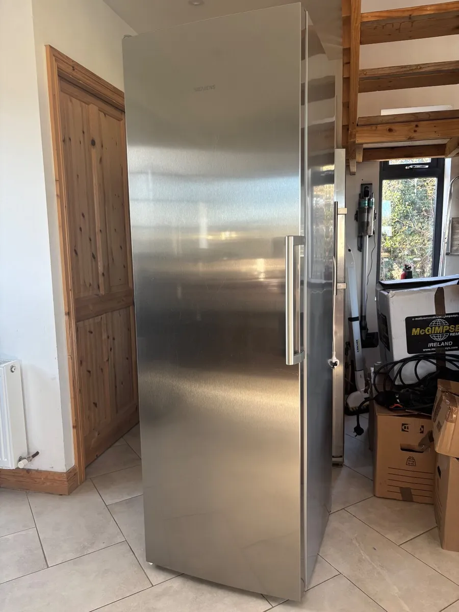 Siemens tall stainless steel fridge - Image 2