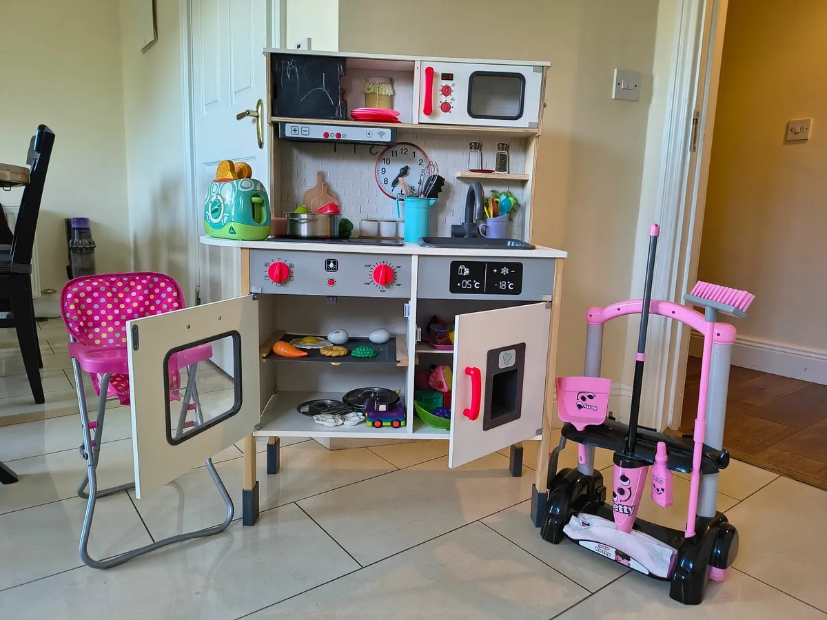 Toy kitchen - Image 2